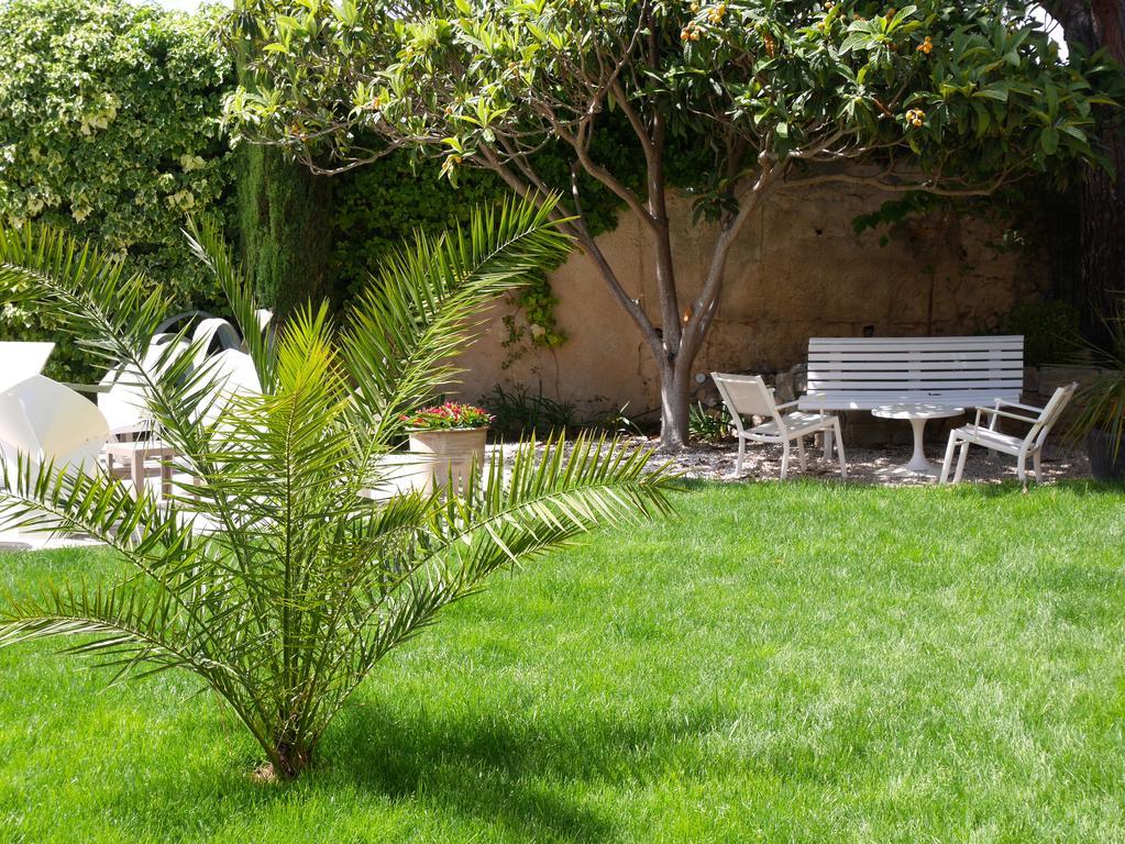 Le Relais D'Angelique Bed & Breakfast Lunel  Bagian luar foto