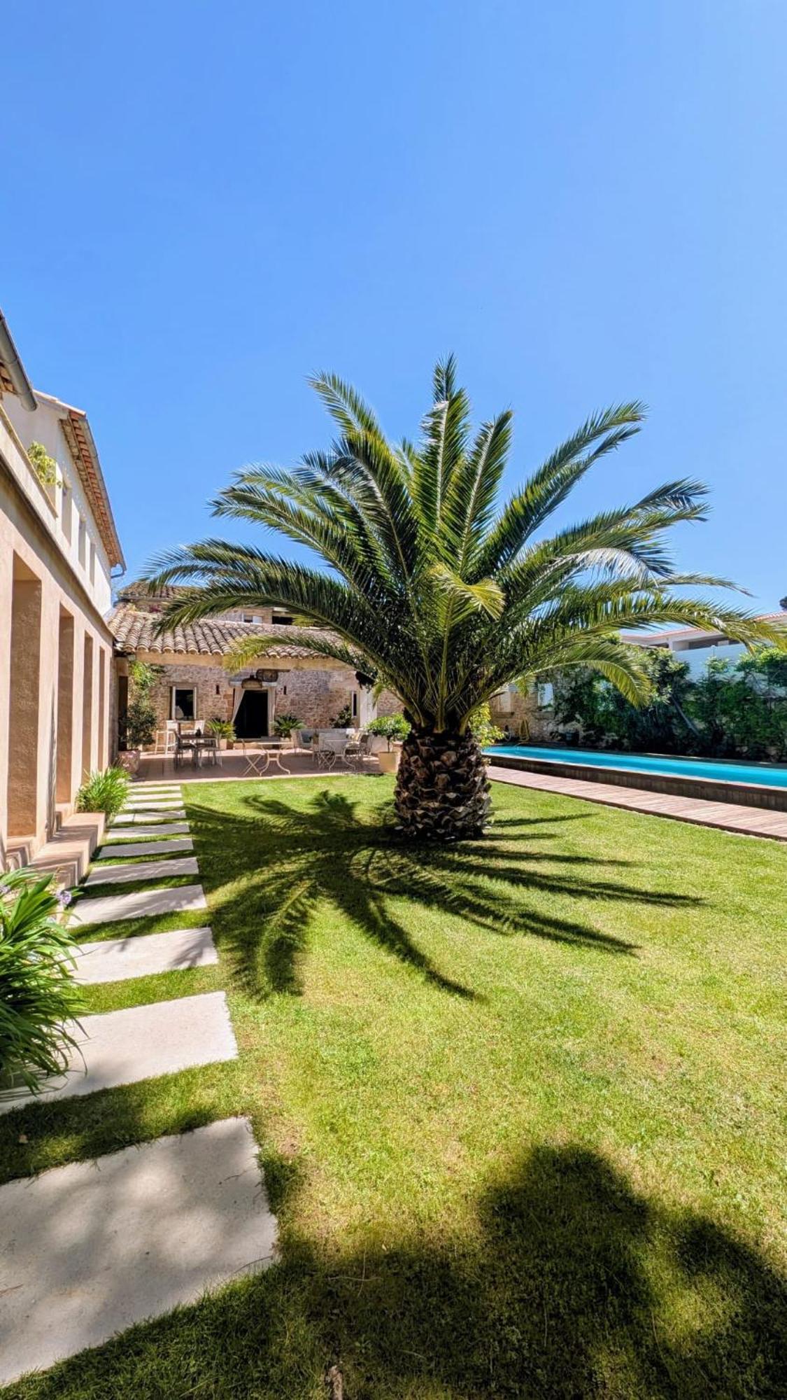 Le Relais D'Angelique Bed & Breakfast Lunel  Bagian luar foto